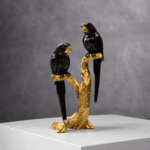 تمثال ببغاوين أسود وذهبي من مول الغمري